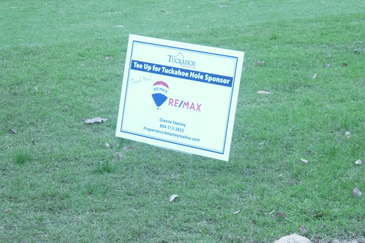 15a_Remax-Hole-sign
